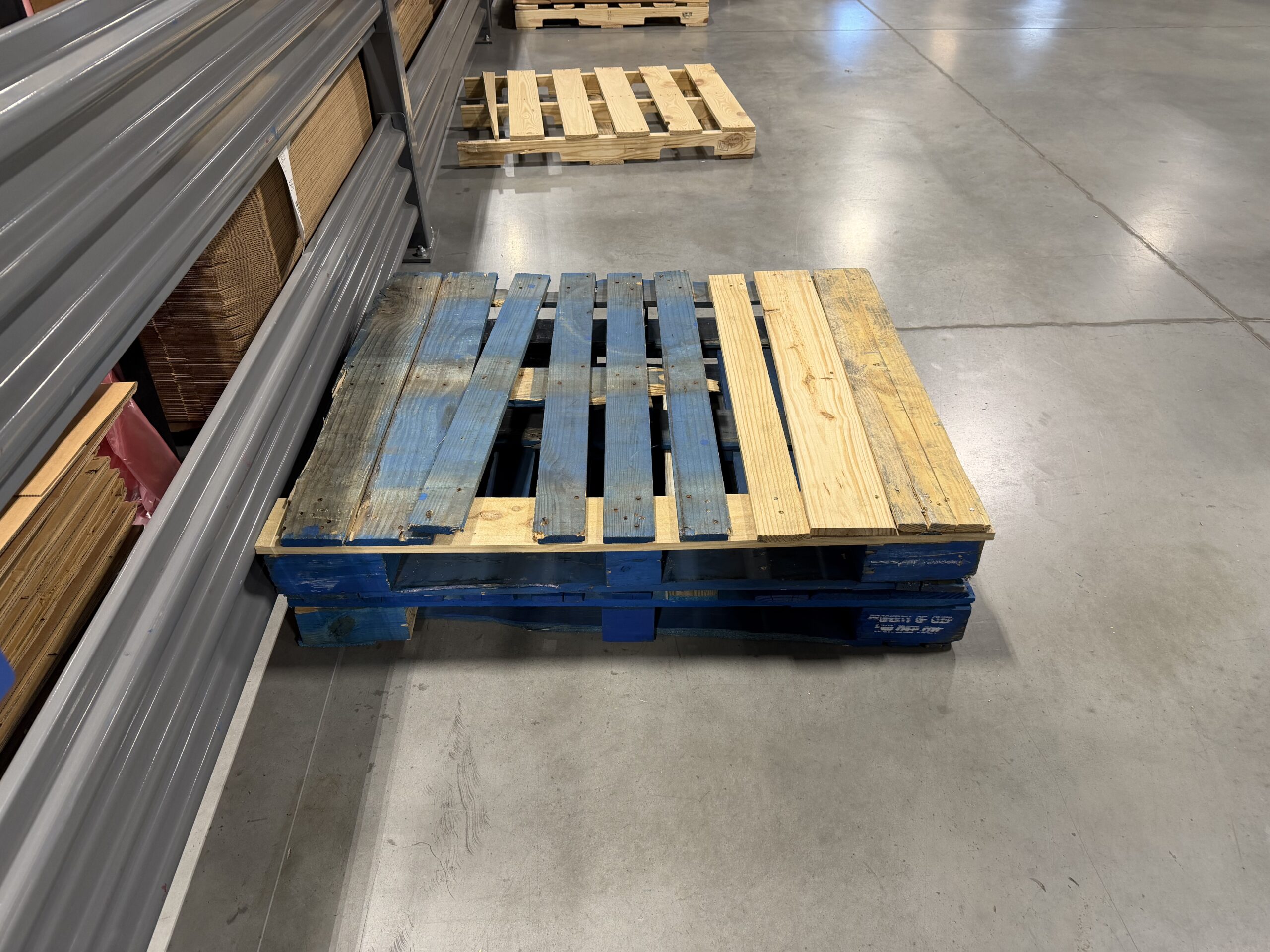 Defective pallet detected and automatically rejected from production